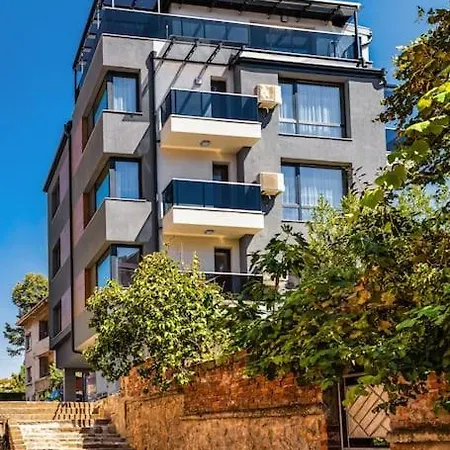 Апартамент Hills View *